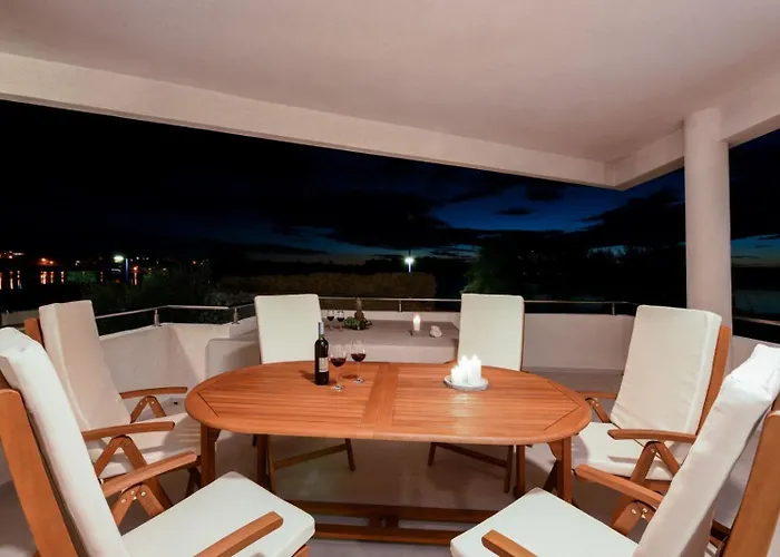 Anica Sea Front Center Luxury Apartment