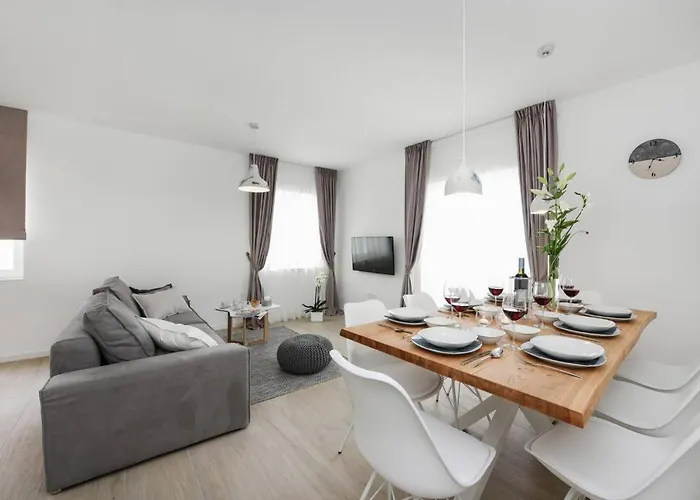 Anica Sea Front Center Luxury Apartmán Nin