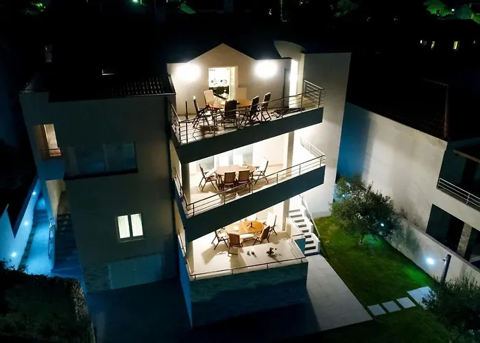 Anica Sea Front Center Luxury Apartmán Nin