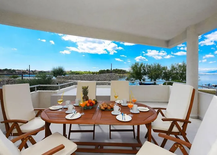 Anica Sea Front Center Luxury Apartmán Nin