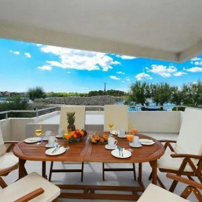 Apartment Anica Sea Front Center Luxury Nin