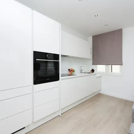 Anica Sea Front Center Luxury *