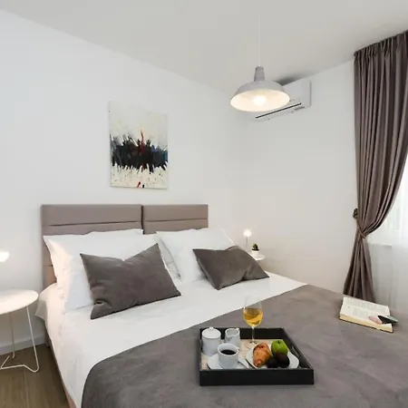 Anica Sea Front Center Luxury Nin