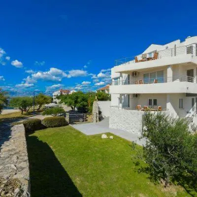 Anica Sea Front Center Luxury *