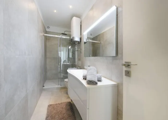 Anica Sea Front Center Luxury *